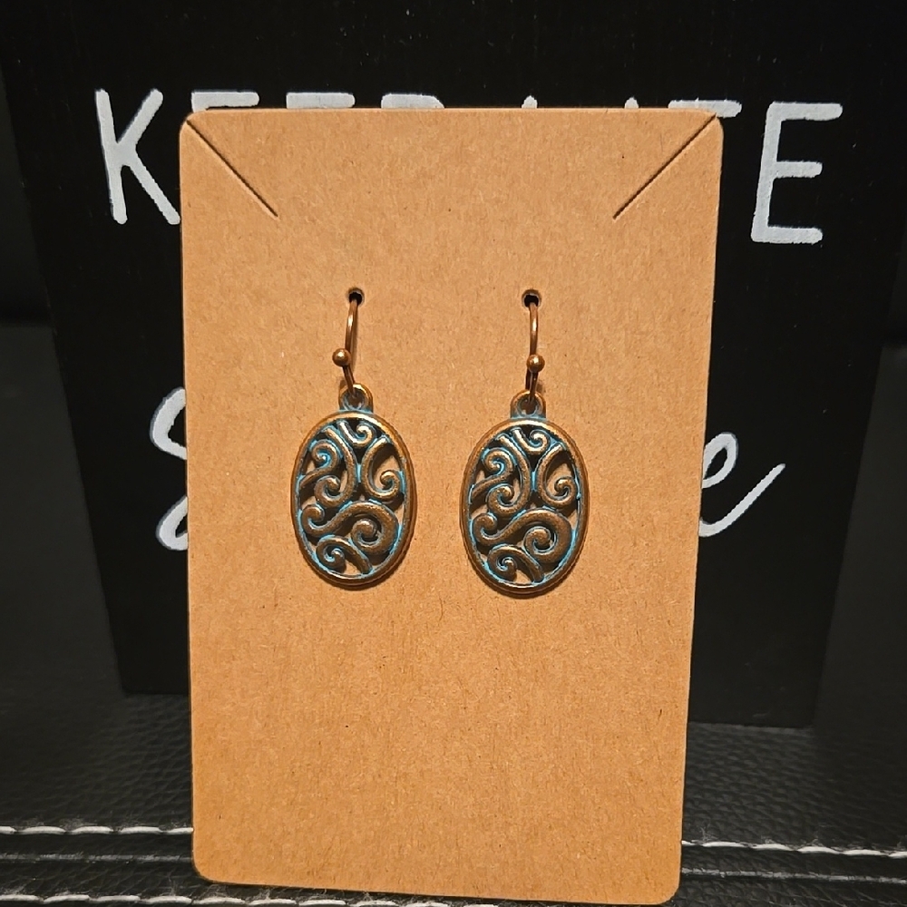 Elegant Aged Copper Oval Earrings with Intricate Design - Picture 2 of 3